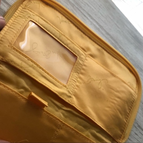 🚨SOLD🚨Vera Bradley Large Clutch, Wallet. - Picture 4 of 8